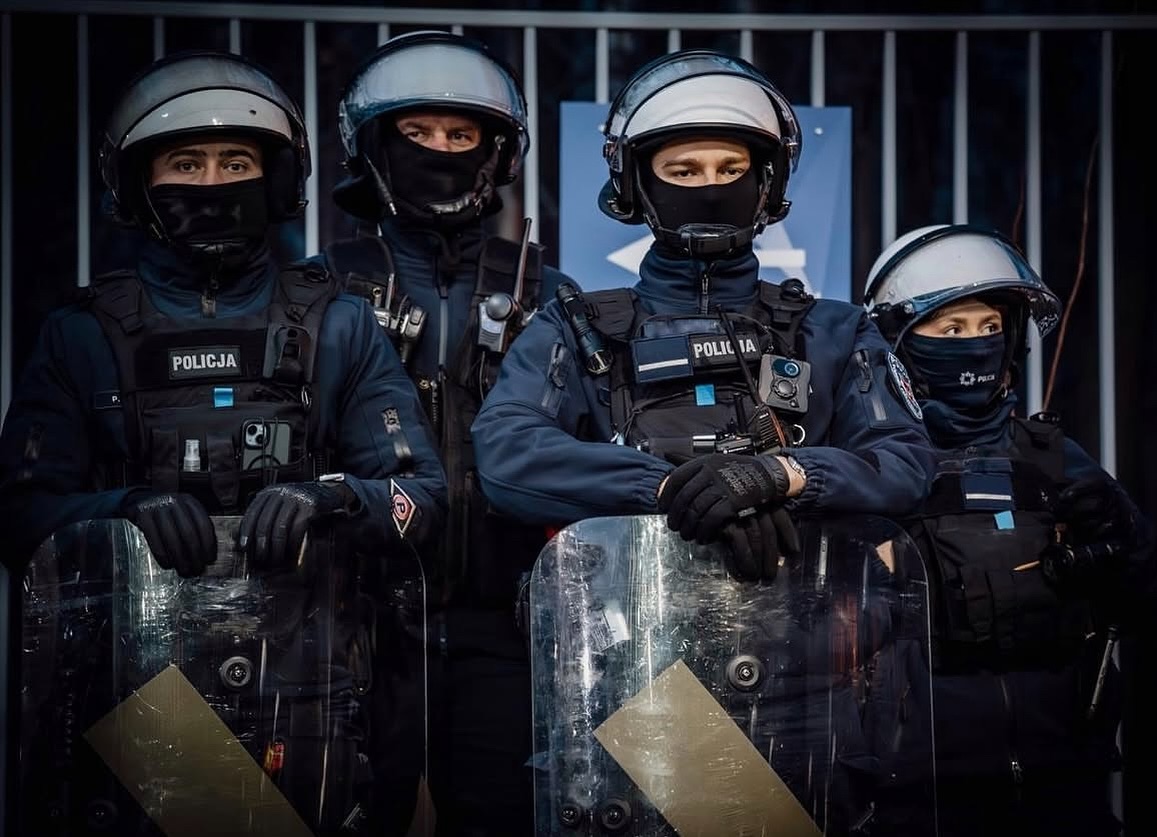 Dlaczego warto wstąpić do Policji? 10 realnych przywilejów służby